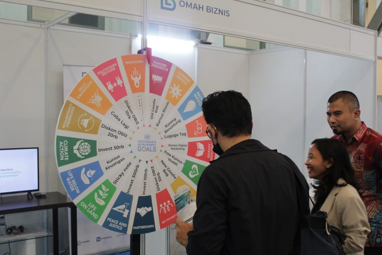 Booth Danamart sebagai penyelenggara layanan investasi securities crowdfunding dalam "Rembuk Nasional" 2023, acara ekonomi kreatif yang dihelat oleh Gekrafs.